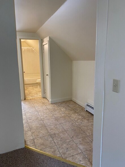 Building Photo - 31 Elm Hill Rd