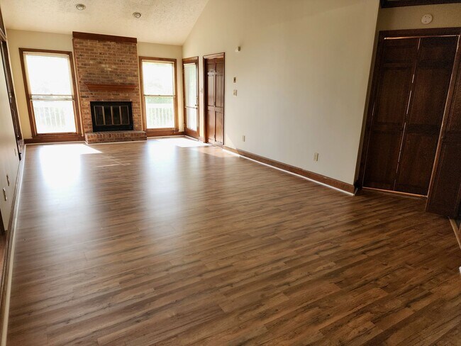 Building Photo - 449 Lands End Rd