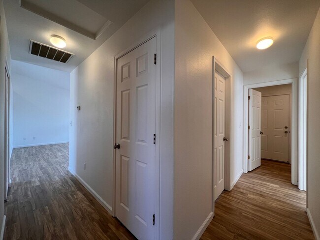 Building Photo - 3 bedroom Home in Donner Trail Estates, Fernley
