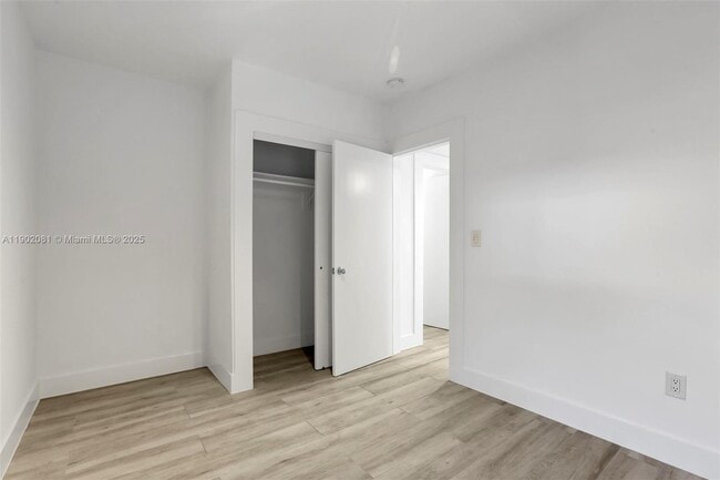 Building Photo - 3061 Oak Ave