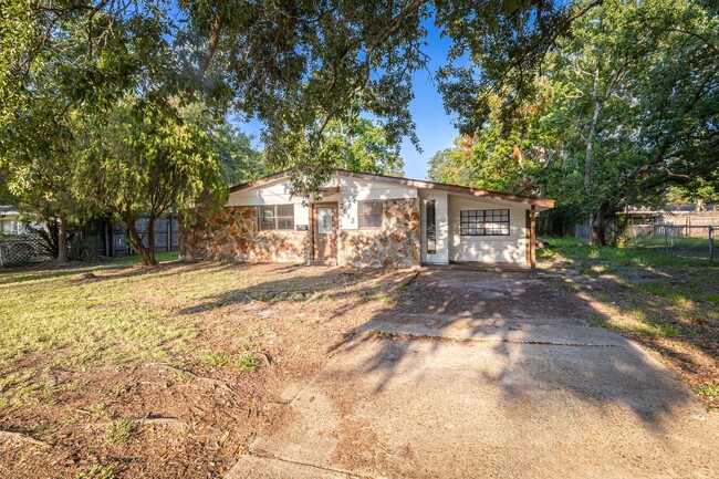 Building Photo - Adorable 3 bedroom ready to rent!