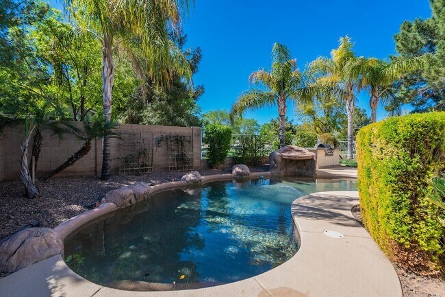 Building Photo - 3423 E Page Ave