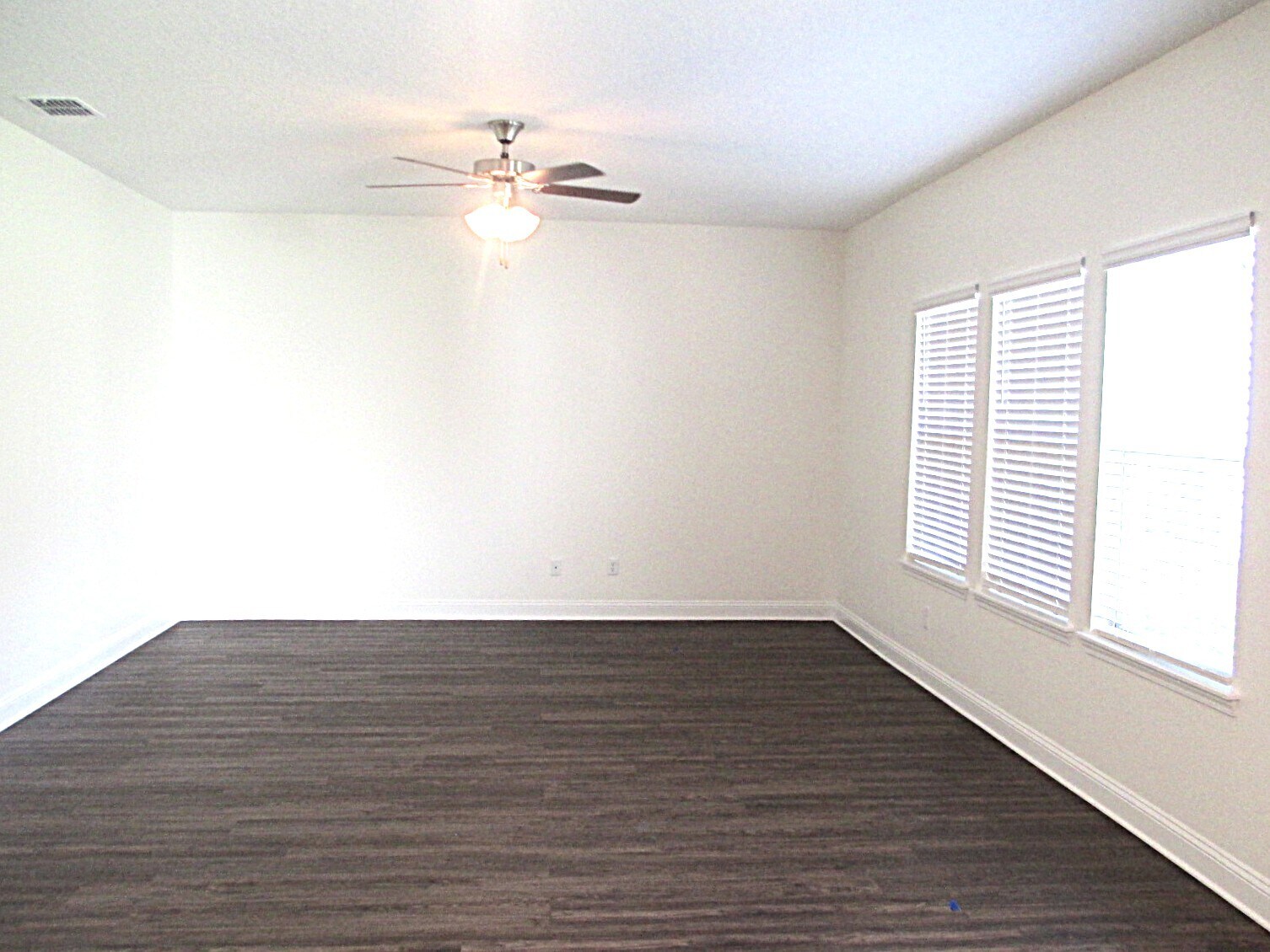 Building Photo - 901 Sunny Stroll Dr