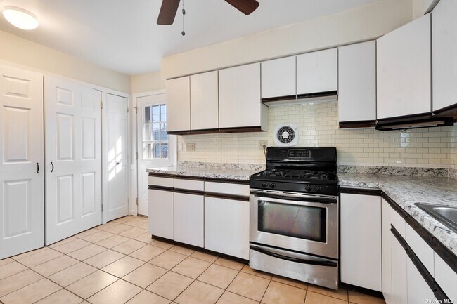 Building Photo - 14 Corona Rd