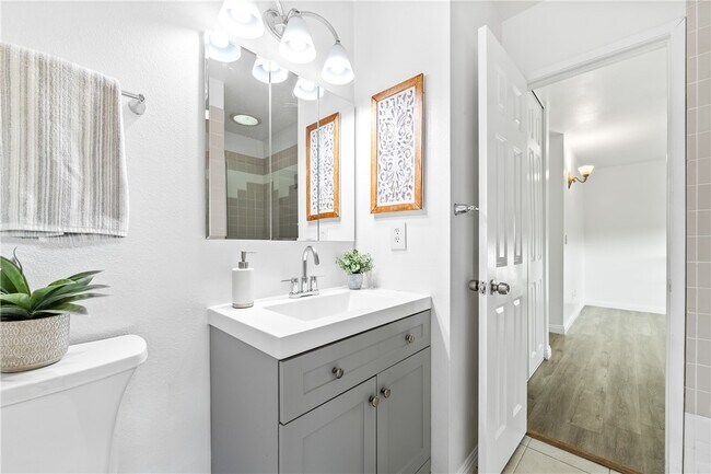 Building Photo - 6682 Alexandria Dr