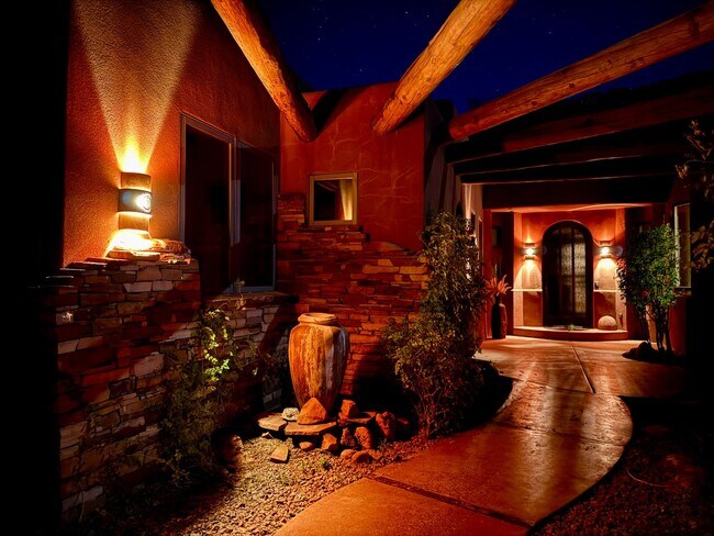 Building Photo - Furnished 3 Bedroom Entrada Home!!