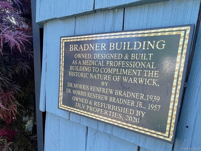 Building Photo - 10 Colonial Ave