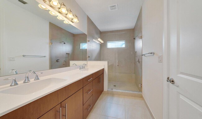Building Photo - 9952 Brickhill Dr
