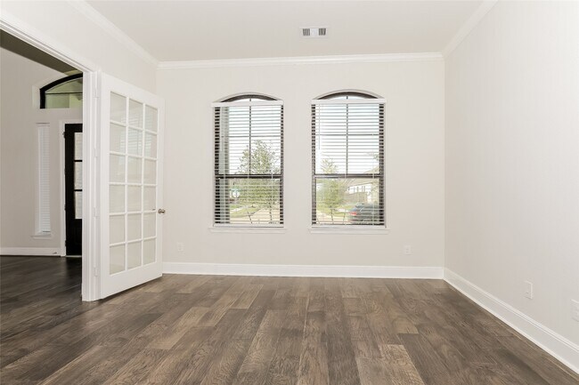 Building Photo - 30627 S Creek Way