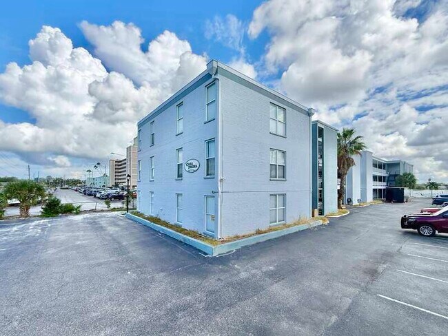 Building Photo - 1859 Shore Dr S