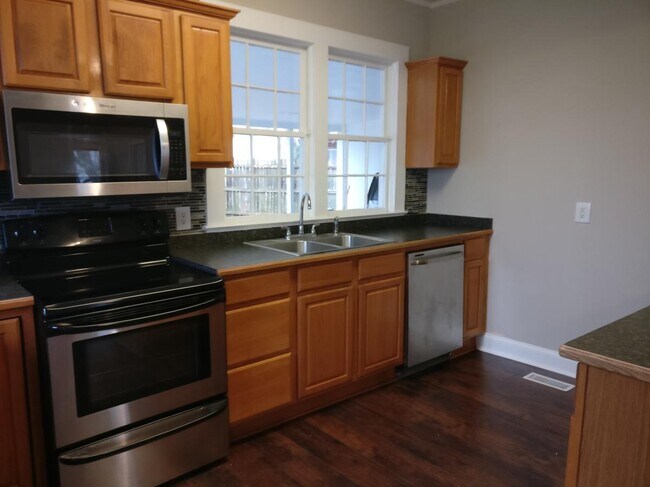 Building Photo - 509 W F Street