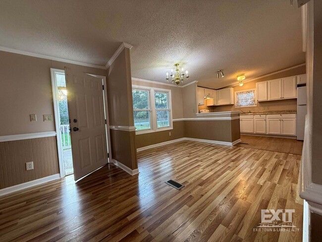 Building Photo - 3 Bedroom, 2 Bathroom Home in a Beautiful Country Setting