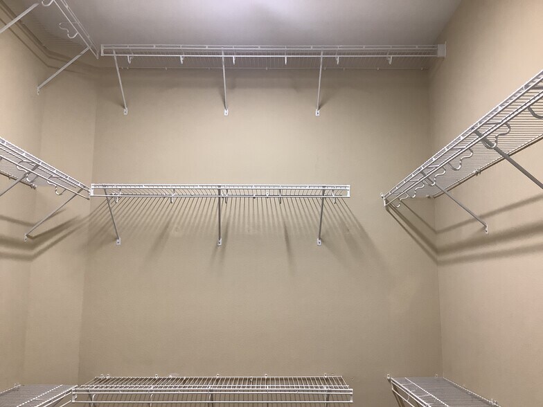 Building Photo - 5018 Beechknoll Ln