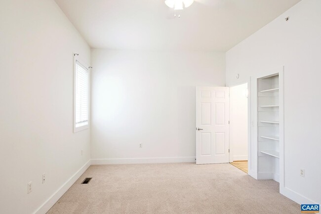 Building Photo - 215 5th St SW