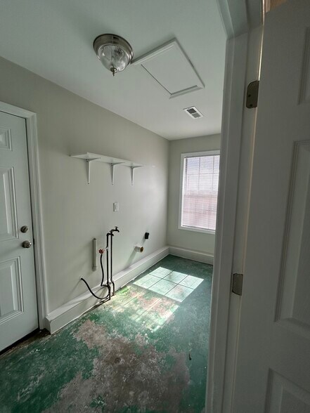 Building Photo - 600 Villard Dr