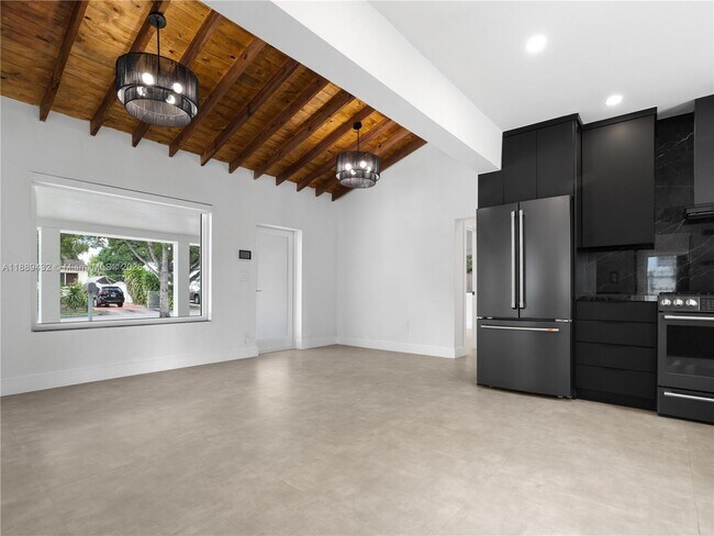 Building Photo - 6436 SW 11th St