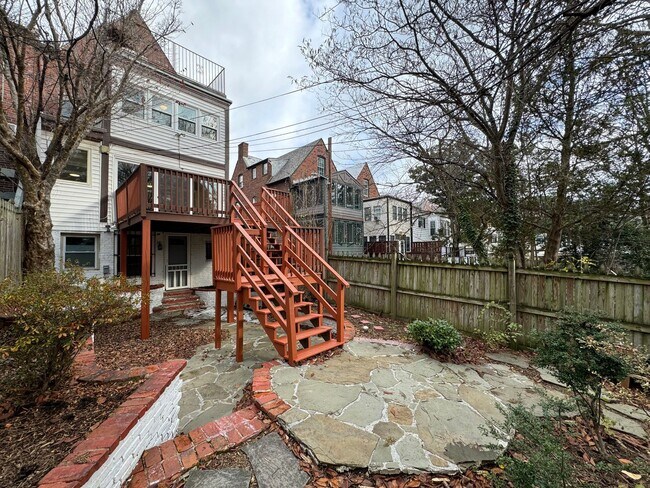 Building Photo - Stunning 4 Bed 3 Bath Tudor-style Brick Townhome In Desired Foxhall