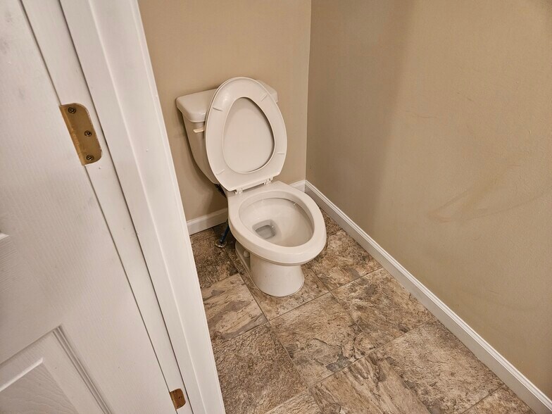 Building Photo - 118 Ballard St