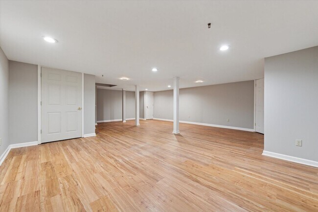 Building Photo - Beautiful 2BR/2.5BA Townhome in Byers Station with Finished Basement & Community Amenities