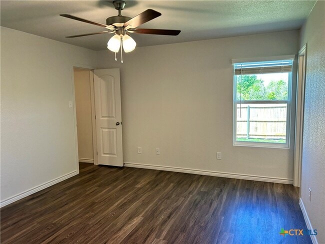 Building Photo - 114 Dolphin Dr