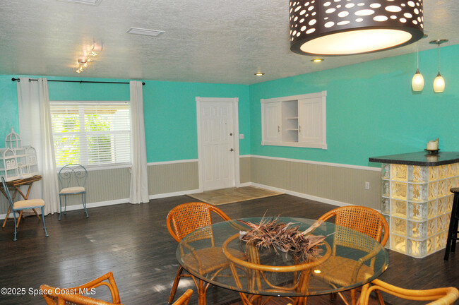 Building Photo - 306 3rd St