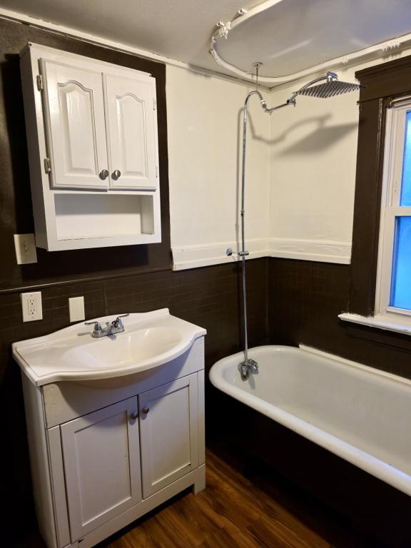 Building Photo - 849 Terra Alta St NE