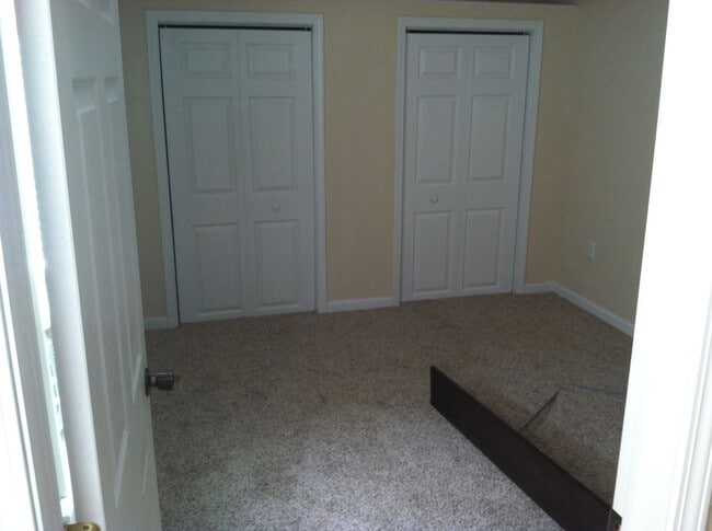 Building Photo - Beautiful 5 bed, 2 bath luxury south side flats home, amazing location!