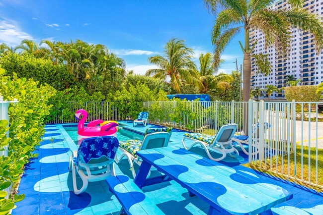 Building Photo - 809 S Ocean Dr