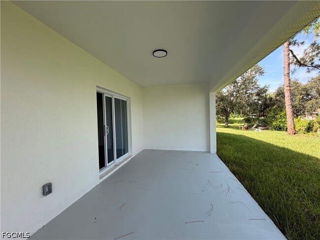 Building Photo - 2212 Armour Rd