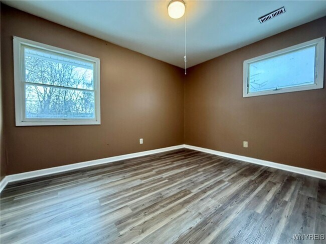 Building Photo - 52 Carol Ln