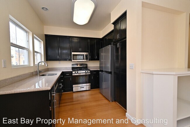 Building Photo - 3 br, 2.5 bath House - 3574 Fitzsimmons Cmn