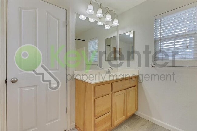 Building Photo - 461 Anjou Cir