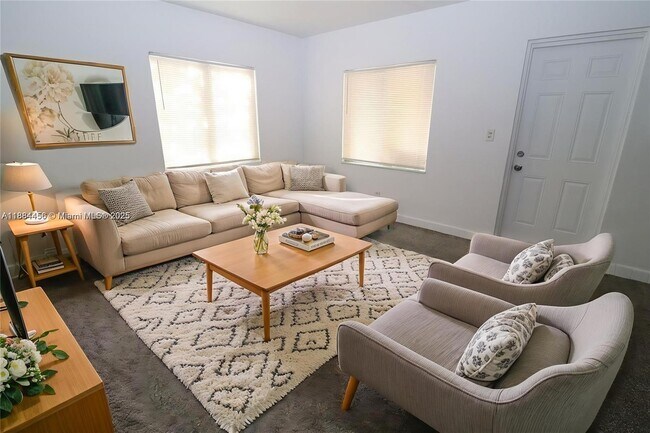 Building Photo - 1139 NE 10th Ave