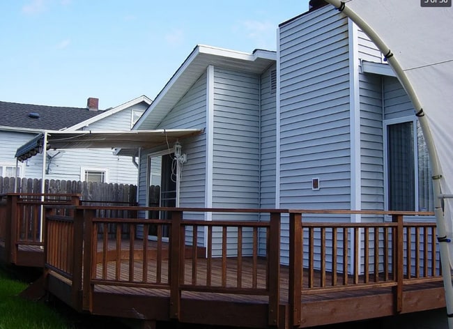 Building Photo - Remodeled 3BR Home Near DT Seattle – A/C, RV Parking, Walkable Location