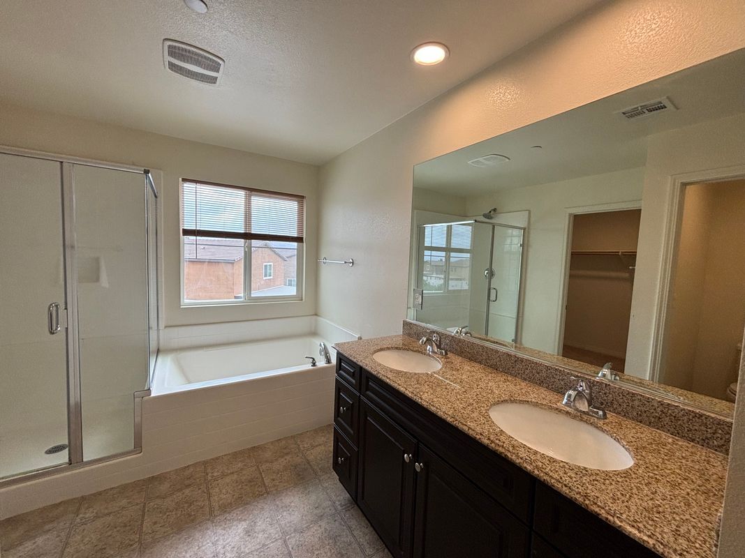 Building Photo - 12828 Shawnee