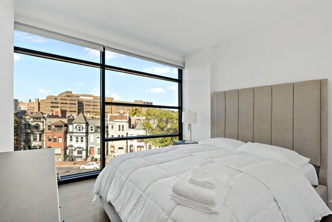 Building Photo - 2007 Vermont Ave NW