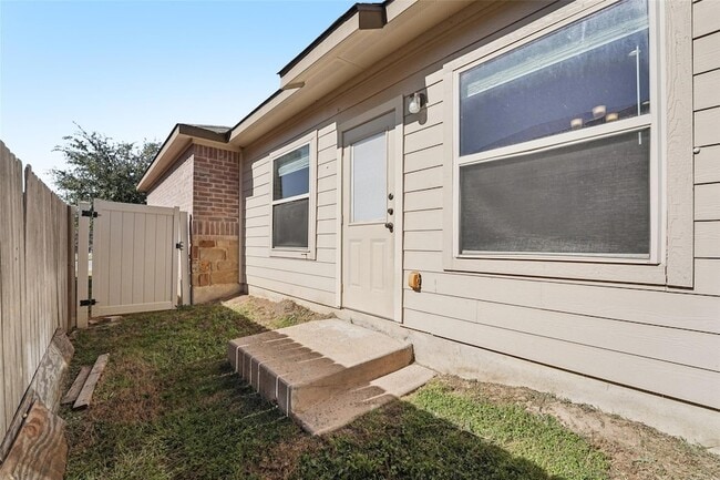 Building Photo - 402 Jack Rabbit Ln