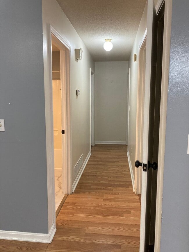 Building Photo - Weather is Cold .. This Property is H*O*T