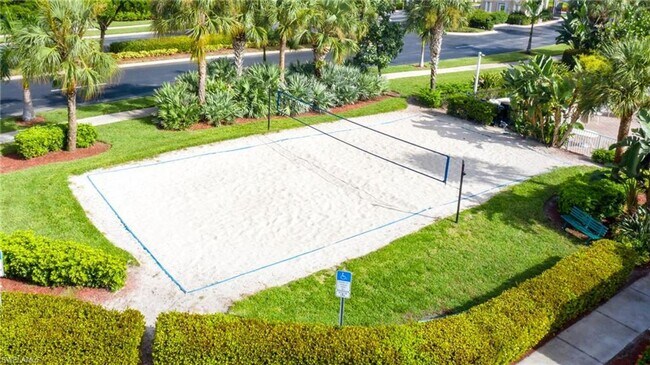 Building Photo - ** 4 Bed/3.5 Bath Single Family ~ 2 Car Garage Single Family Home ~ Lake Views **