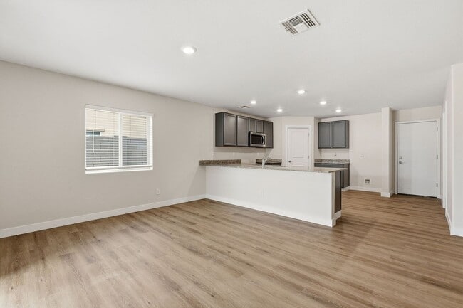 Building Photo - Amazing home in wonderful Ghost Hollow Ranch