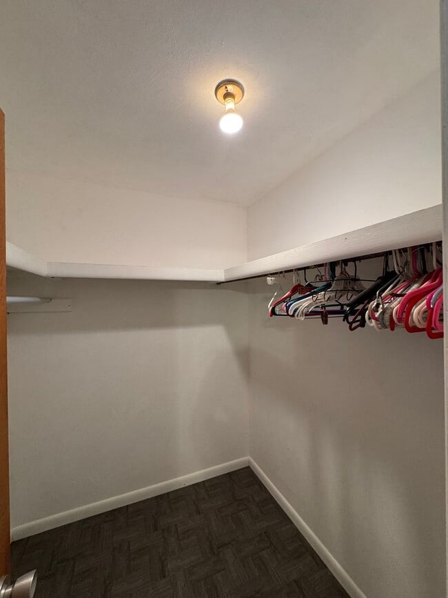 Building Photo - Stylish Florida Living on Crooked Lake