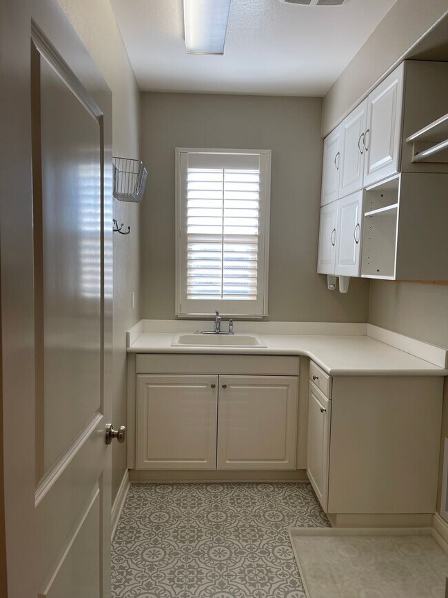 Building Photo - Exquisite 5-Bedroom, 3.5-Bath Home in Coveted Morgan Hill Estates