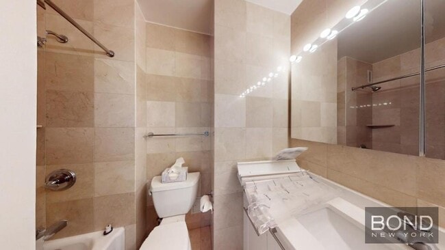 Building Photo - 247 W 87th St