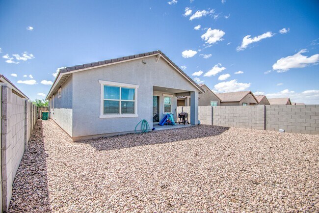 Building Photo - Lovely Single Family 4 bedroom for rent!