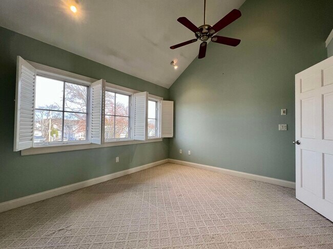 Building Photo - 4 Island Ave