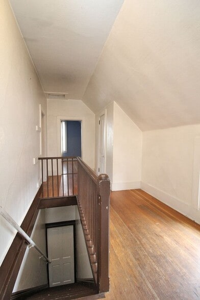 Building Photo - 5112 SE Hawthorne Blvd