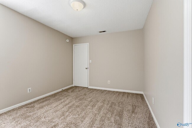 Building Photo - 2504 Reabok Cir SW