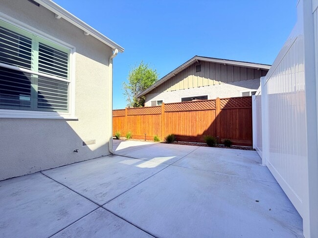 Building Photo - Verdura Street