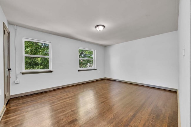 Building Photo - 834 4th Terrace W