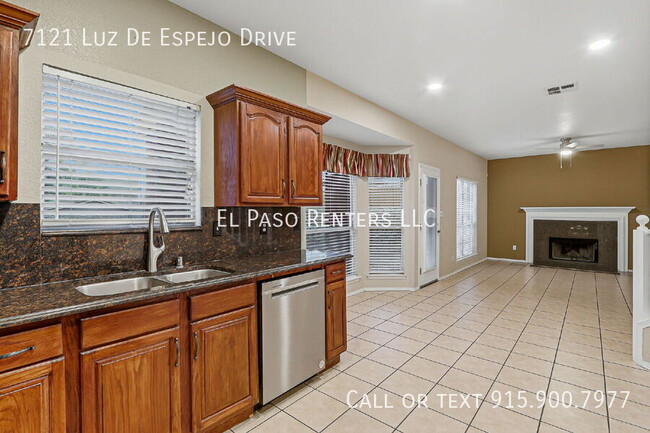 Building Photo - 7121 Luz De Espejo Dr